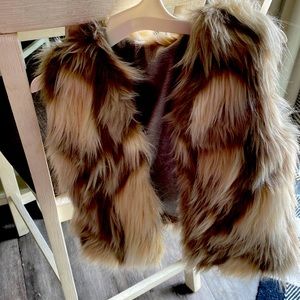 Girls Faux fur vest  4t